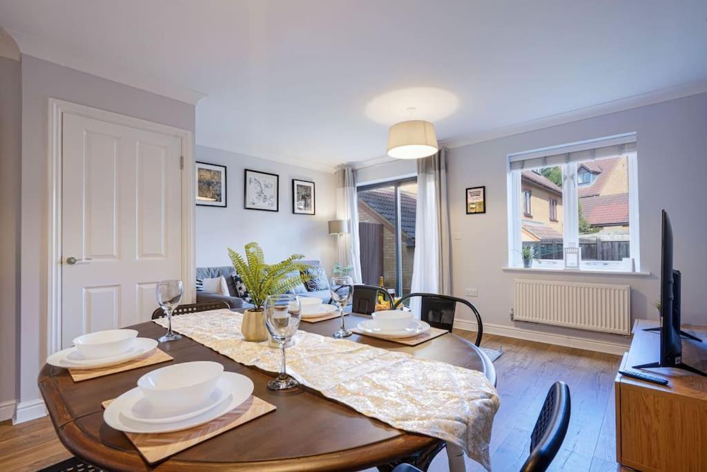 Holiday home Comfy Mk House Free Parking Fast Wifi *